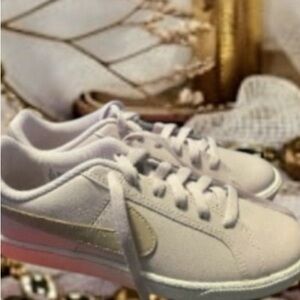 Nike Women's light pink Sneakers